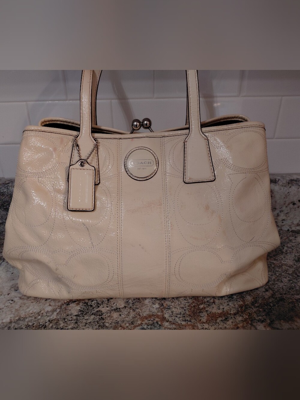 COACH Signature Cream Patent Leather Kisslock Purse Handbag **Read**